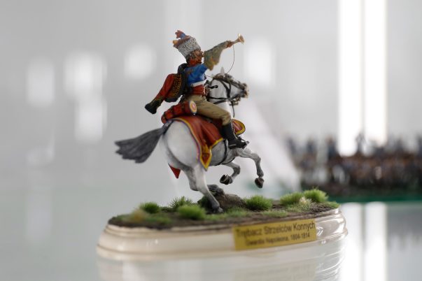 Miniatura żołnierza na koniu