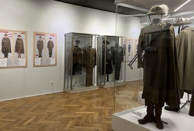 WOJSKOWY SZYK, CZYLI JAK NA DEFILADZIE