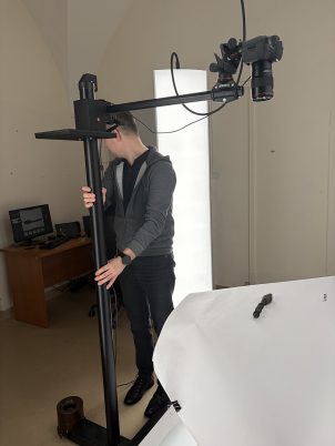 Przygotowanie dokumentacji fotograficznej biżuterii pradziejowej ze zbiorów MOR