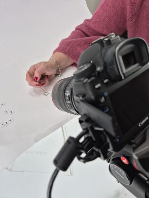 Przygotowanie dokumentacji fotograficznej biżuterii pradziejowej ze zbiorów MOR